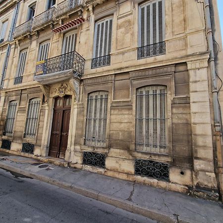 Nimes: Appartement L'Auguste Centre-Ville. Buitenkant foto