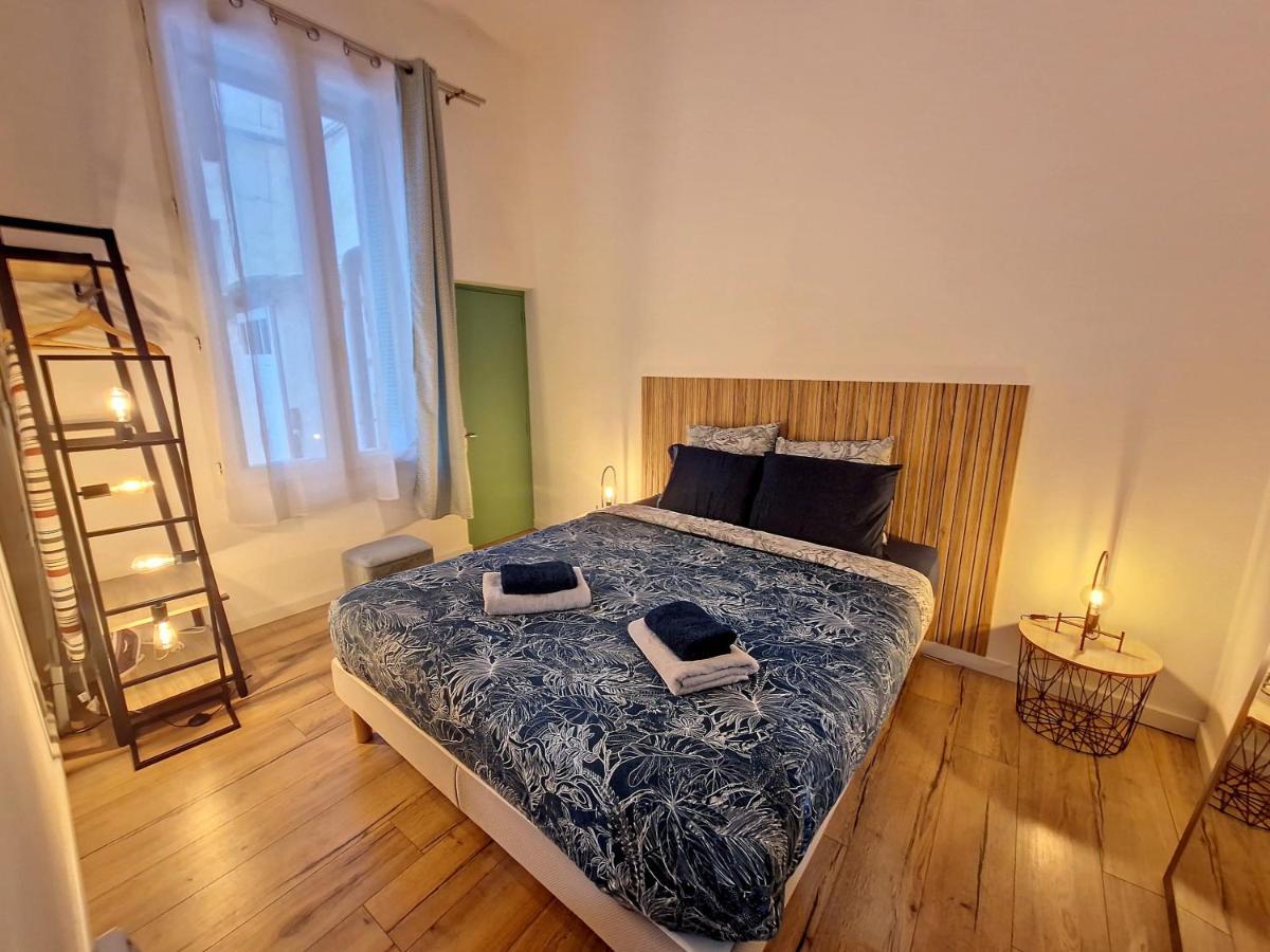 Nimes: Appartement L'Auguste Centre-Ville. Buitenkant foto