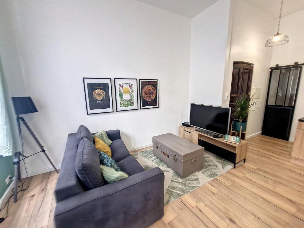 Nimes: Appartement L'Auguste Centre-Ville. Buitenkant foto
